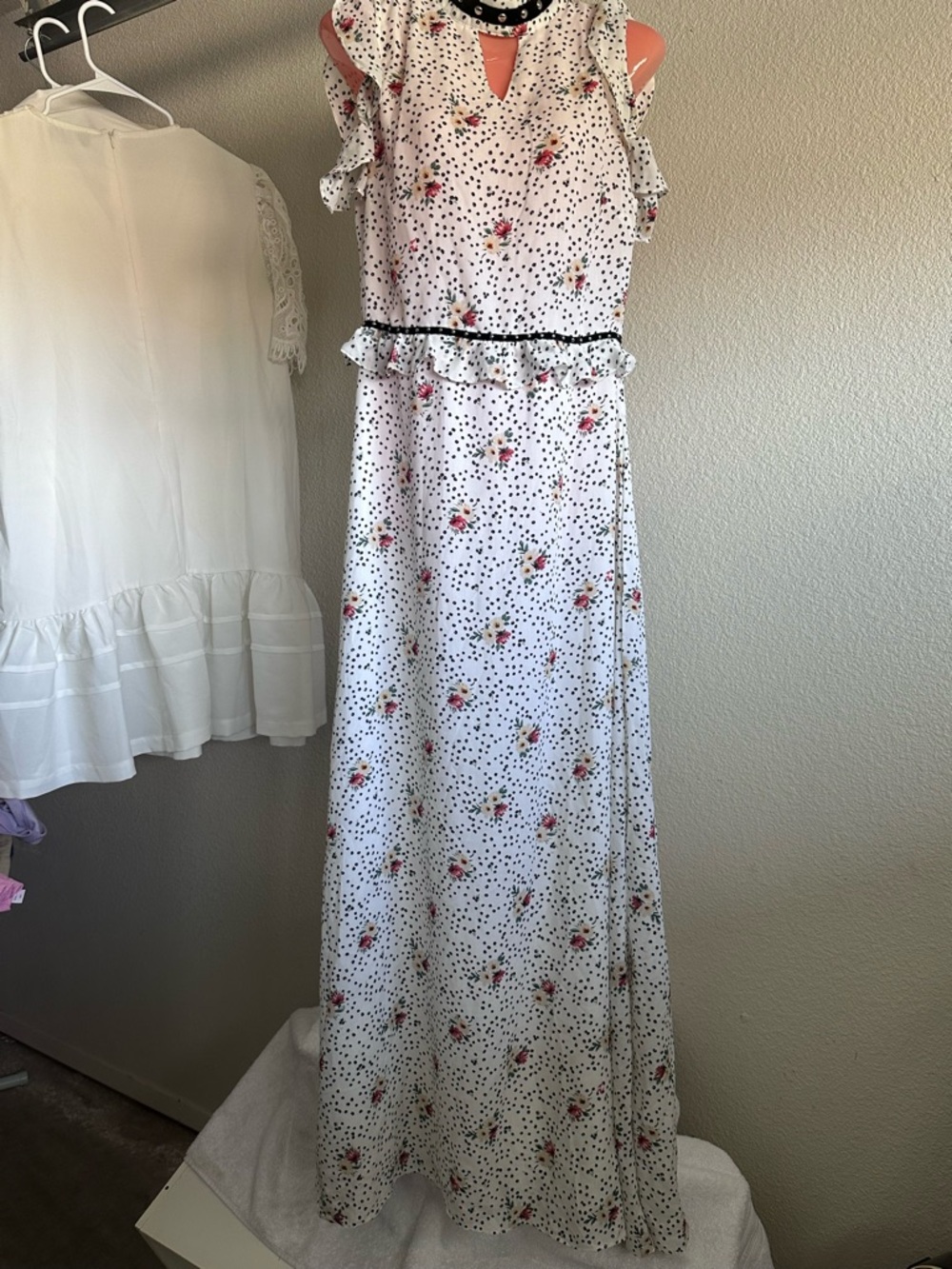 Glamorous White Floral Asymmetrical Maxi Dress - Picture 2 of 9